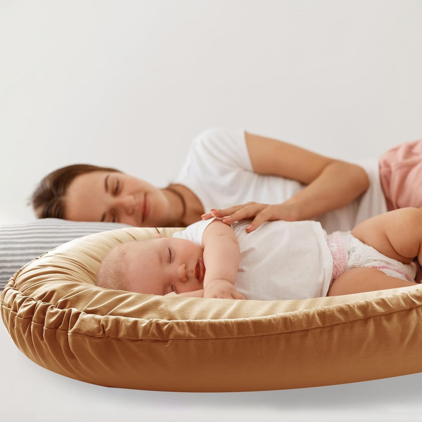 True Bub™ Harley Baby Lounger - Portable Baby Nest, Soft Breathable Cotton Reversible Unisex Infant Bed