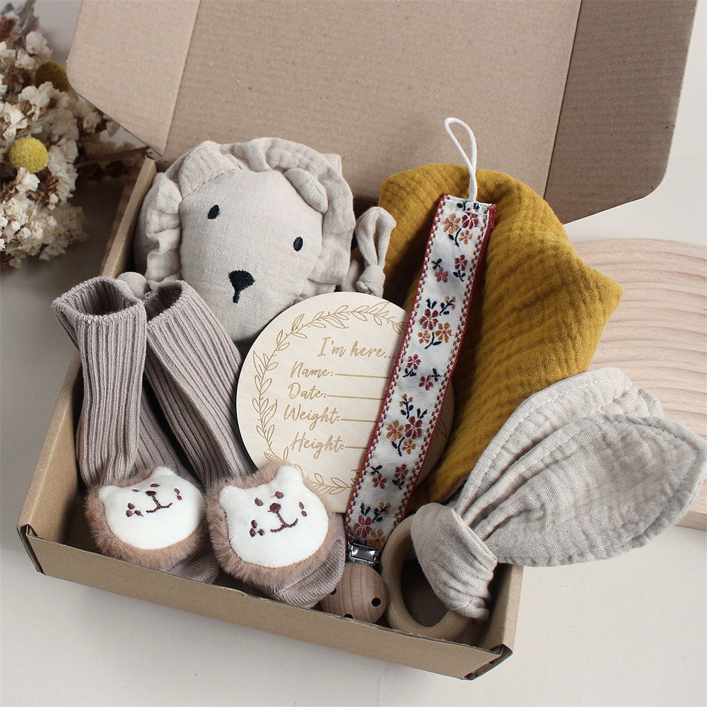 True Bub™ Emiliana Baby - Muslin Animal and Socks Gift Set 6pcs